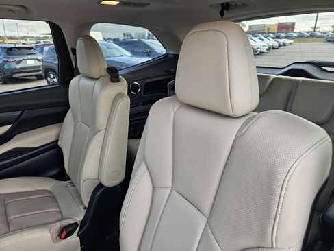Used 2023 Subaru Ascent Limited w/ Technology Package image 32