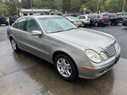 Used 2005 Mercedes-Benz E 320 4MATIC Sedan image 3