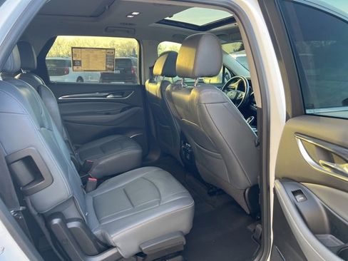 Used 2019 Buick Enclave Essence image 13