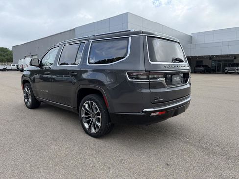 Used 2023 Jeep Grand Wagoneer Series III AWD/4WD image 4