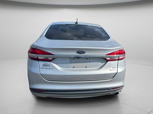 Used 2017 Ford Fusion SE w/ Fusion SE Technology Package FWD image 6