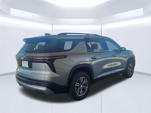 Used 2024 Chevrolet Traverse LT FWD image 8