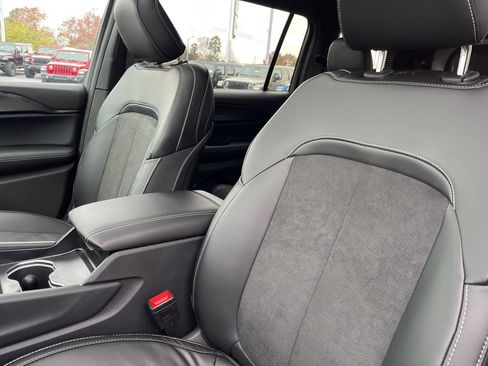 New 2025 Jeep Grand Cherokee L Altitude image 27