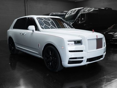 Used 2020 Rolls-Royce Cullinan image 3