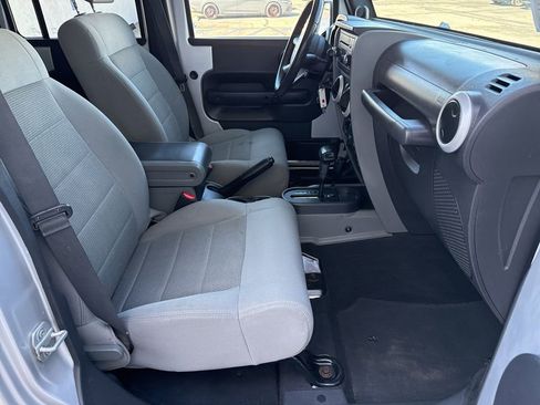 Used 2008 Jeep Wrangler Unlimited Sahara w/ Dual Top Group AWD/4WD image 24