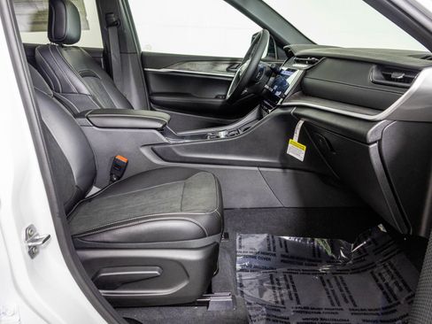 New 2026 Jeep Grand Cherokee Altitude AWD/4WD image 44