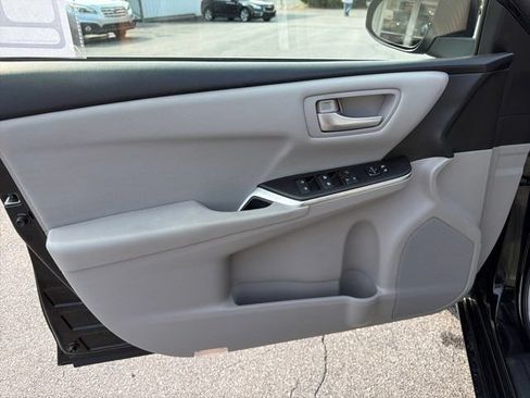 Used 2017 Toyota Camry LE FWD image 13