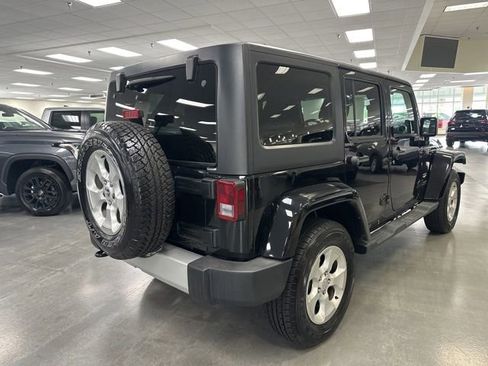 Used 2014 Jeep Wrangler Unlimited Sahara w/ Connectivity Group AWD/4WD image 8