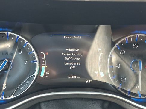 Used 2023 Chrysler Pacifica Touring-L FWD image 18