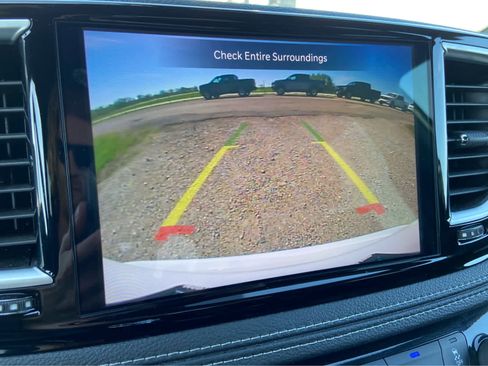 Used 2025 Chrysler Pacifica Limited FWD image 34