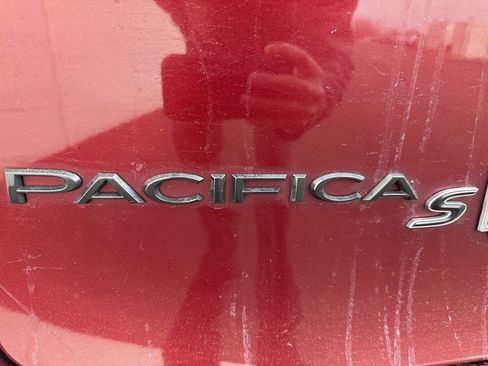 Used 2019 Chrysler Pacifica Touring Plus w/ S Appearance Package image 4