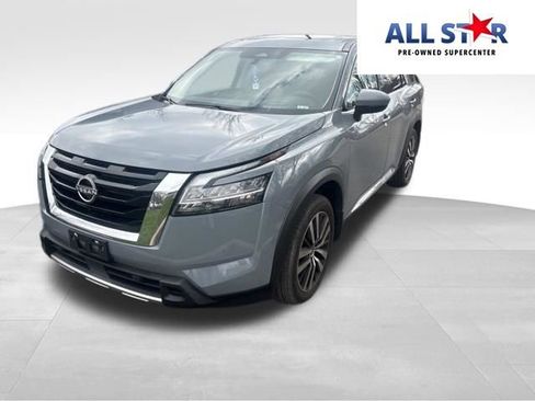 Used 2024 Nissan Pathfinder Platinum image 1