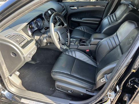 Used 2023 Chrysler 300 C image 6