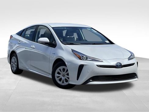 Certified 2022 Toyota Prius LE FWD image 7