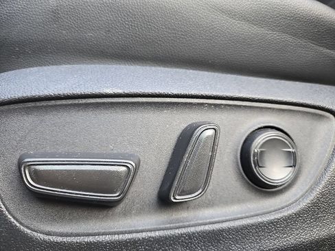 Used 2021 Toyota Highlander XLE AWD/4WD image 29
