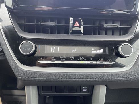 Used 2025 Toyota Corolla Cross LE image 19