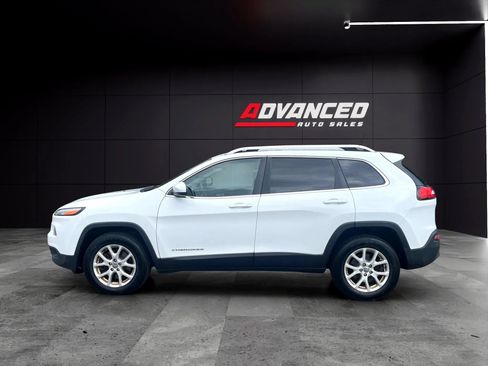 Used 2016 Jeep Cherokee Latitude AWD/4WD image 8