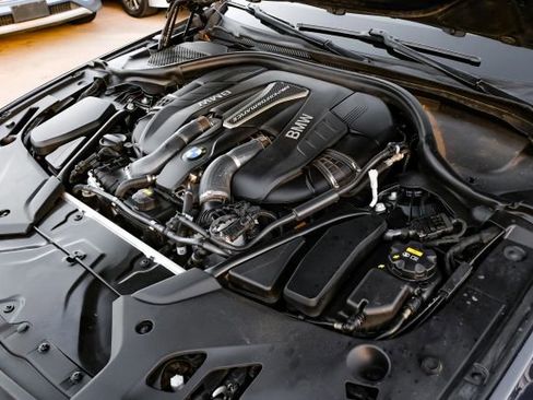 Used 2018 BMW M550i xDrive image 59