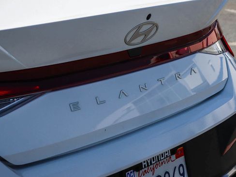 Used 2024 Hyundai Elantra SE FWD image 10