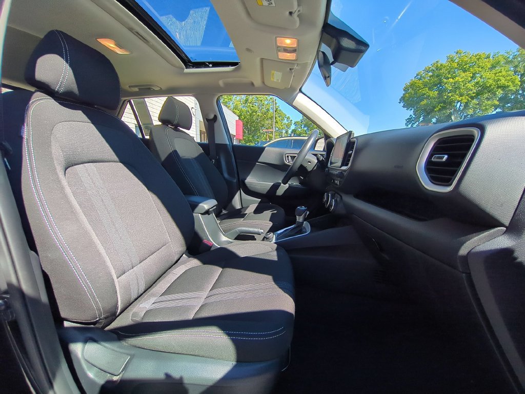 Used 2026 Hyundai Venue SEL FWD image 30