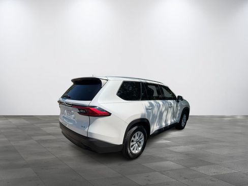 Used 2024 Toyota Grand Highlander FWD image 6