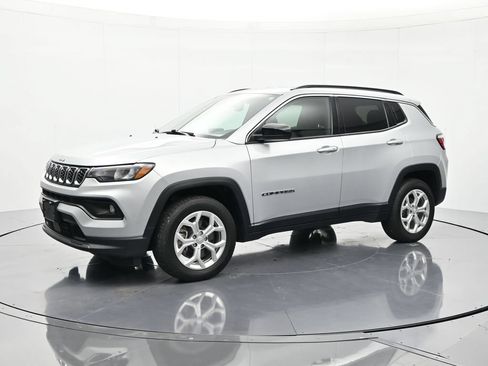 Used 2024 Jeep Compass Latitude AWD/4WD image 1