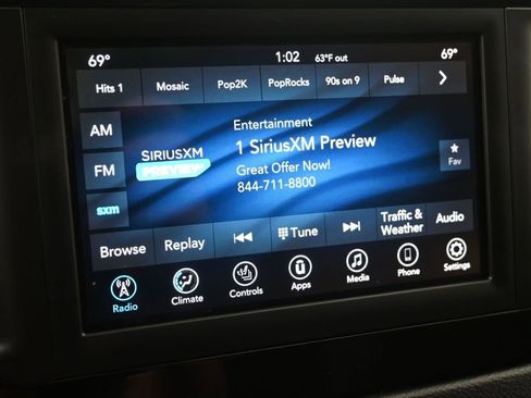 Used 2019 Chrysler Pacifica Touring-L FWD image 18