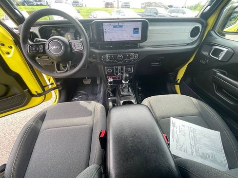 Used 2024 Jeep Wrangler Unlimited AWD/4WD image 3