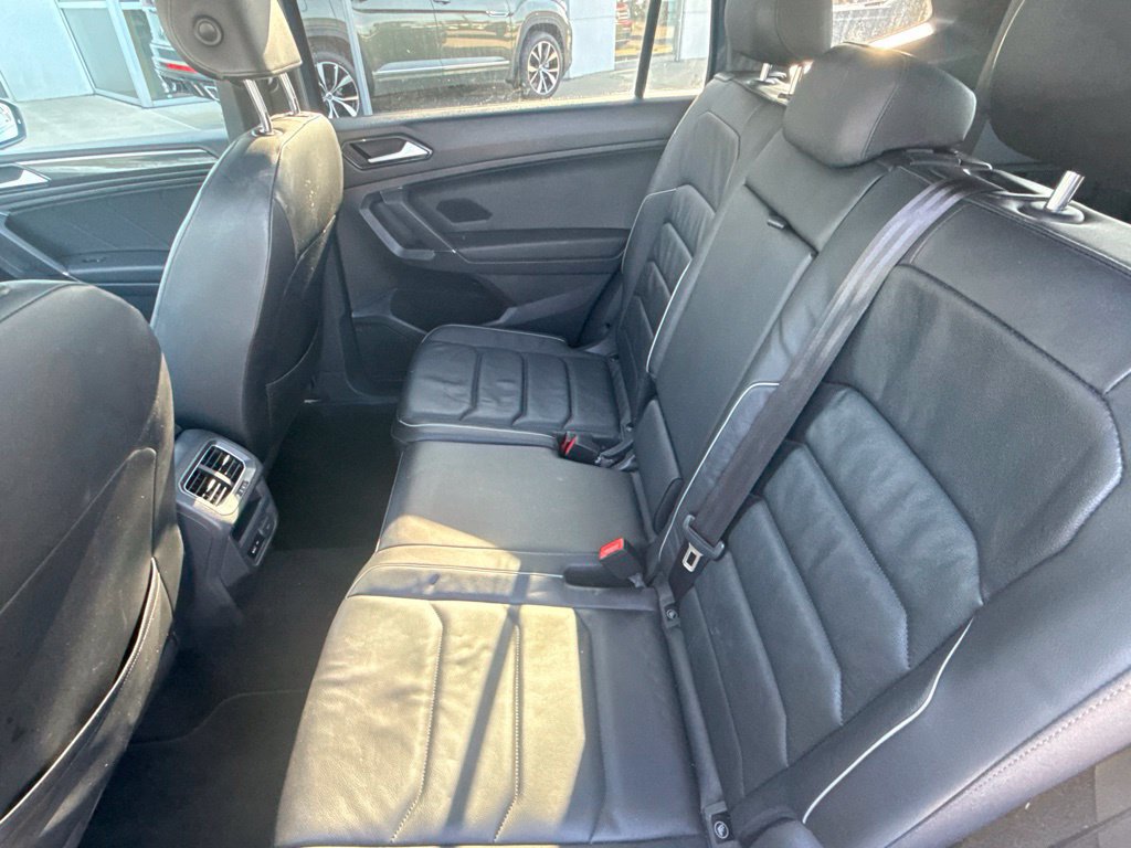 Used 2018 Volkswagen Tiguan SEL Premium w/ R-Line Package FWD image 27