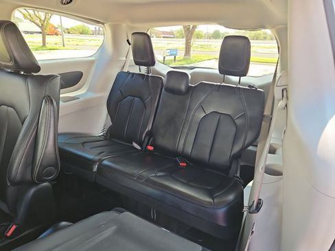 Used 2024 Chrysler Pacifica Limited FWD image 20