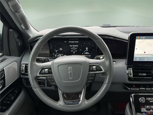 Used 2019 Lincoln Navigator Reserve AWD/4WD image 11