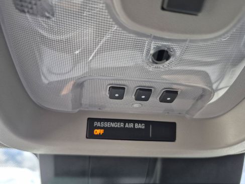 Used 2017 Chevrolet Equinox Premier w/ Enhanced Convenience Package FWD image 5