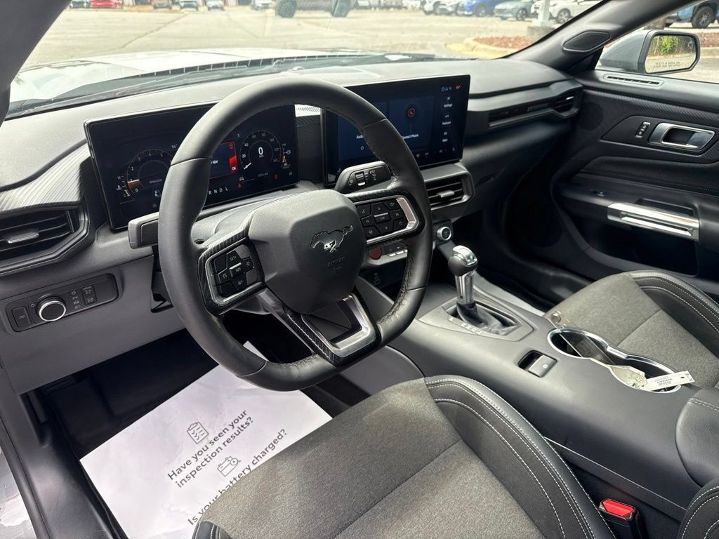 Used 2025 Ford Mustang Coupe RWD image 10