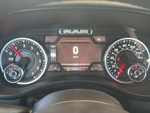 Used 2025 RAM 1500 Laramie AWD/4WD image 27