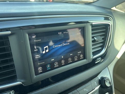 Used 2020 Chrysler Pacifica Touring w/ Cold Weather Group image 14