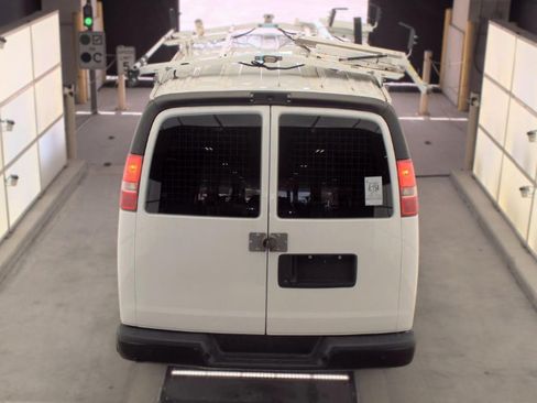 Used 2017 Chevrolet Express 2500 RWD image 4