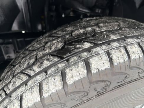 Used 2024 Nissan Titan SV w/ SV Convenience Package image 13