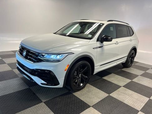 Used 2023 Volkswagen Tiguan SE R-Line FWD image 3