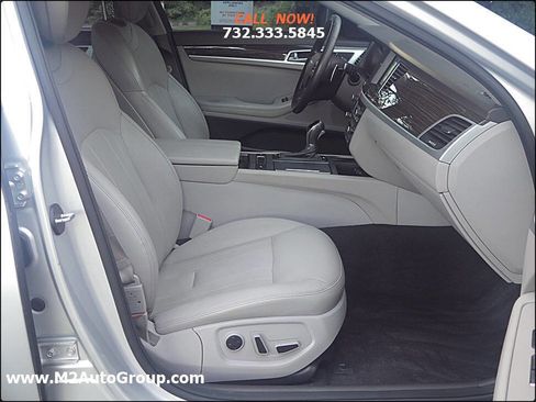 Used 2015 Hyundai Genesis 3.8 image 32