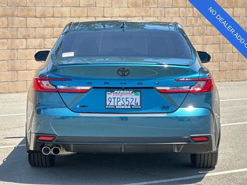 Used 2025 Toyota Camry SE w/ Convenience Package FWD image 5