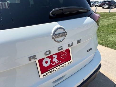 Used 2024 Nissan Rogue S AWD/4WD image 10