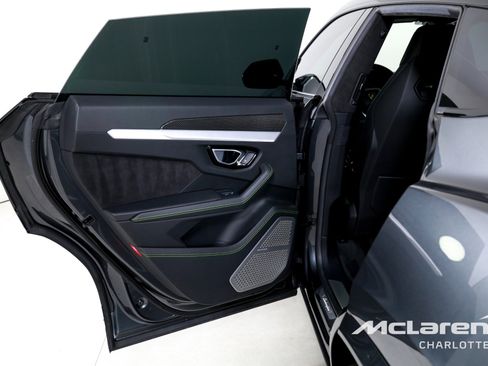 Used 2020 Lamborghini Urus image 17