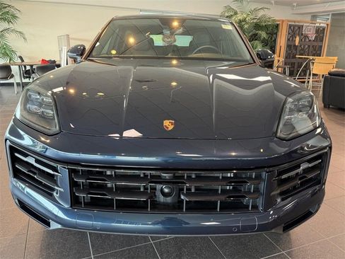 Used 2024 Porsche Cayenne Coupe image 8