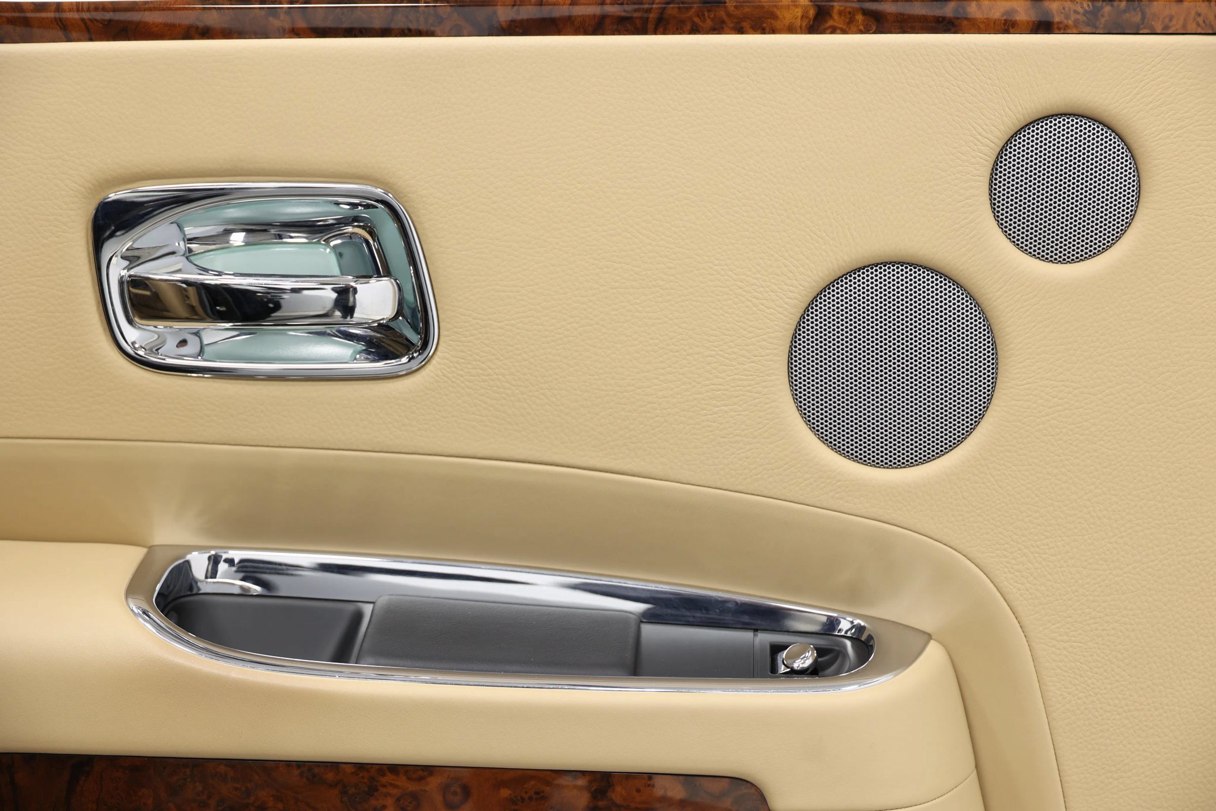 Used 2015 Rolls-Royce Ghost RWD image 52