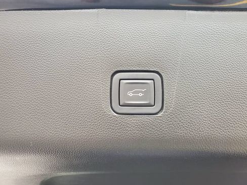 Certified 2023 Chevrolet Traverse LT FWD image 11