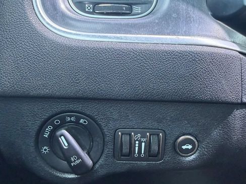 Used 2019 Dodge Charger SXT AWD/4WD image 22
