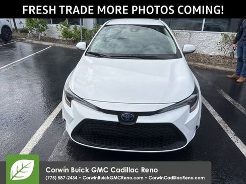 Used 2022 Toyota Corolla LE image 2