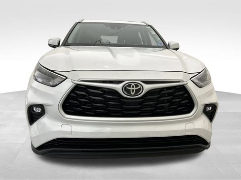 Used 2024 Toyota Highlander XLE image 8