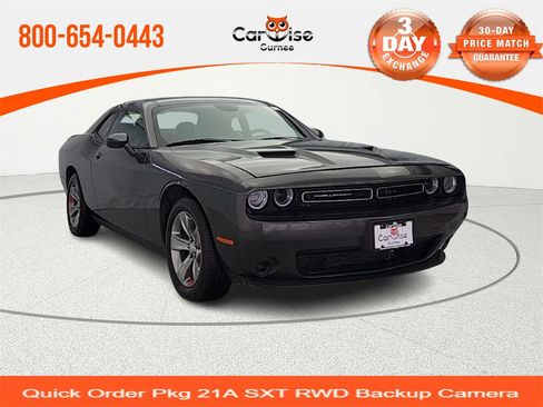 Used 2019 Dodge Challenger SXT image 1