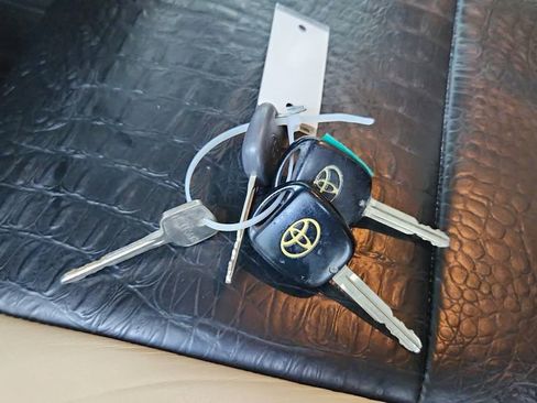 Used 2013 Toyota FJ Cruiser Base image 34